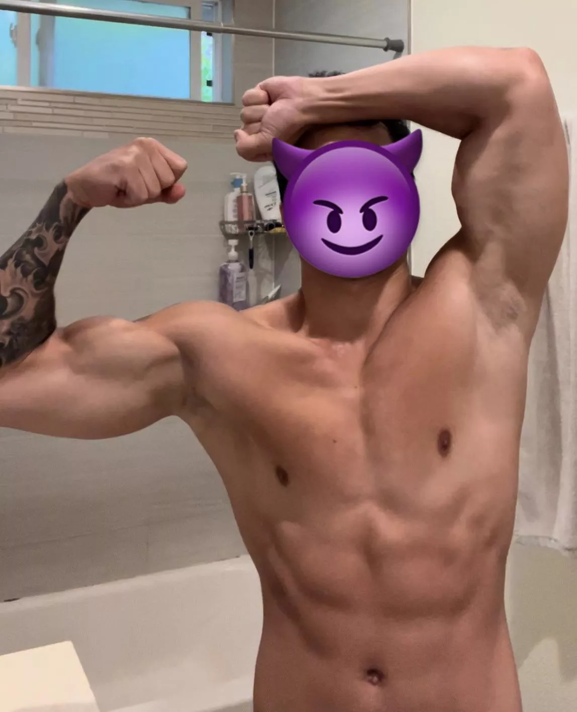 My big biceps are also very strong 😈💪🏽💪🏽