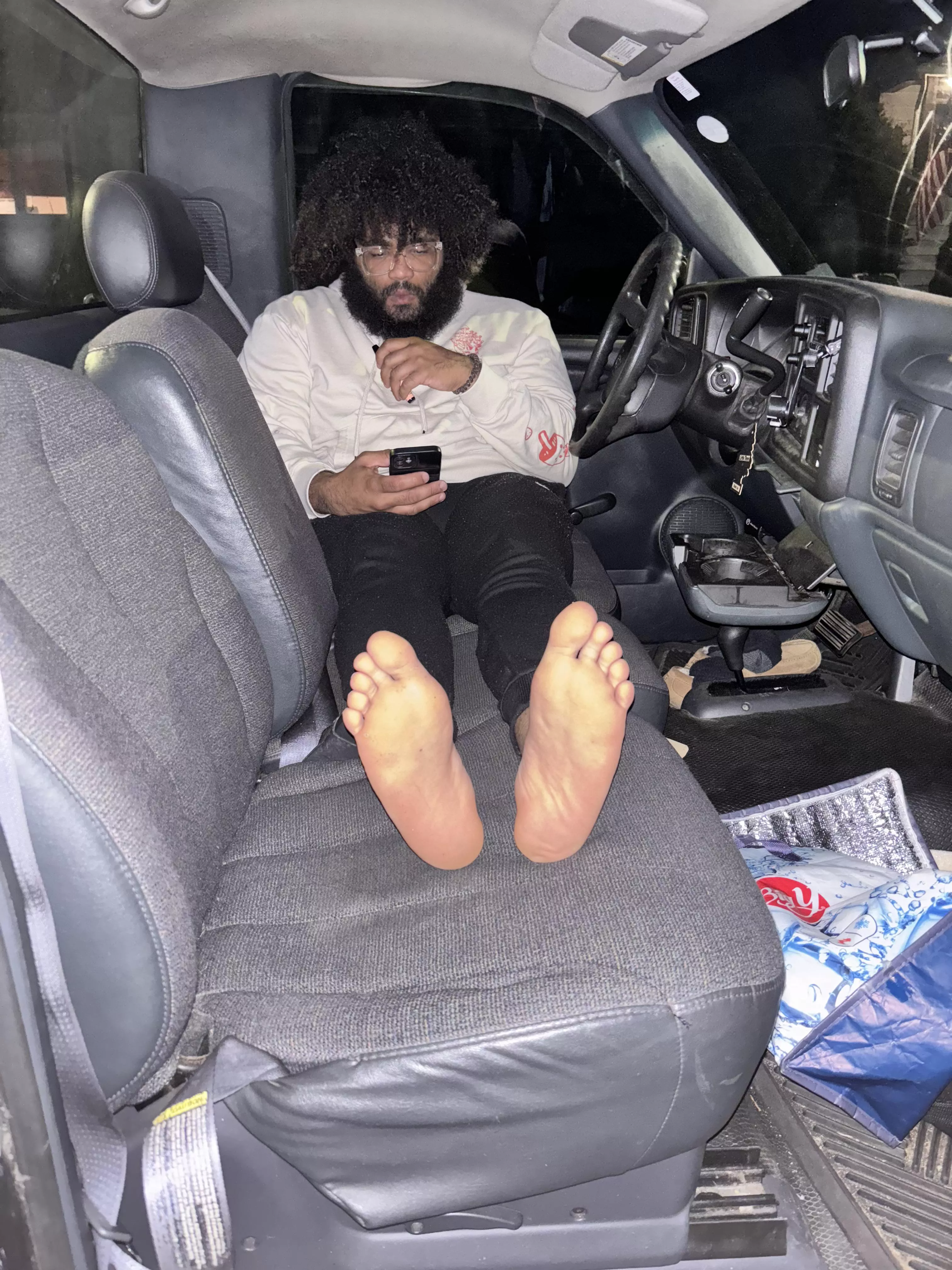 My feet smelled so bad today, what bitch is gonna serve these funky soles?