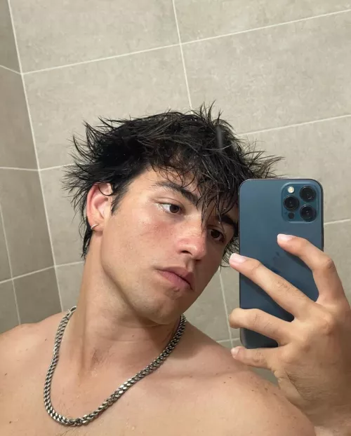 Need a hot guy to drop his pants and drop a load down my throat