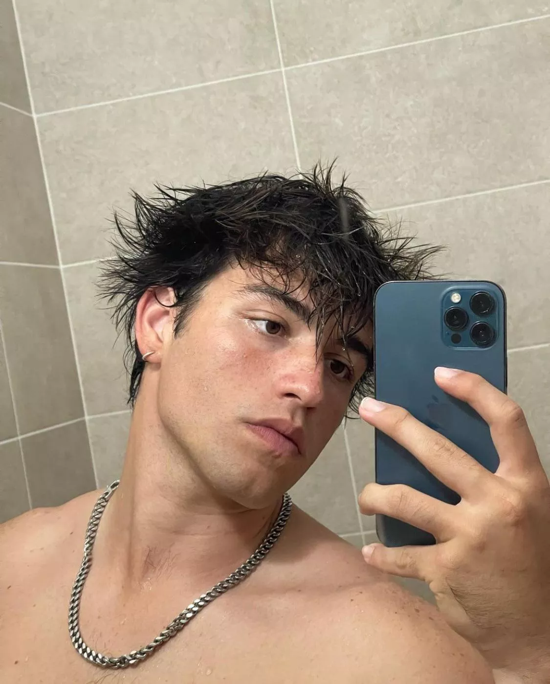 Need a hot guy to drop his pants and drop a load down my throat