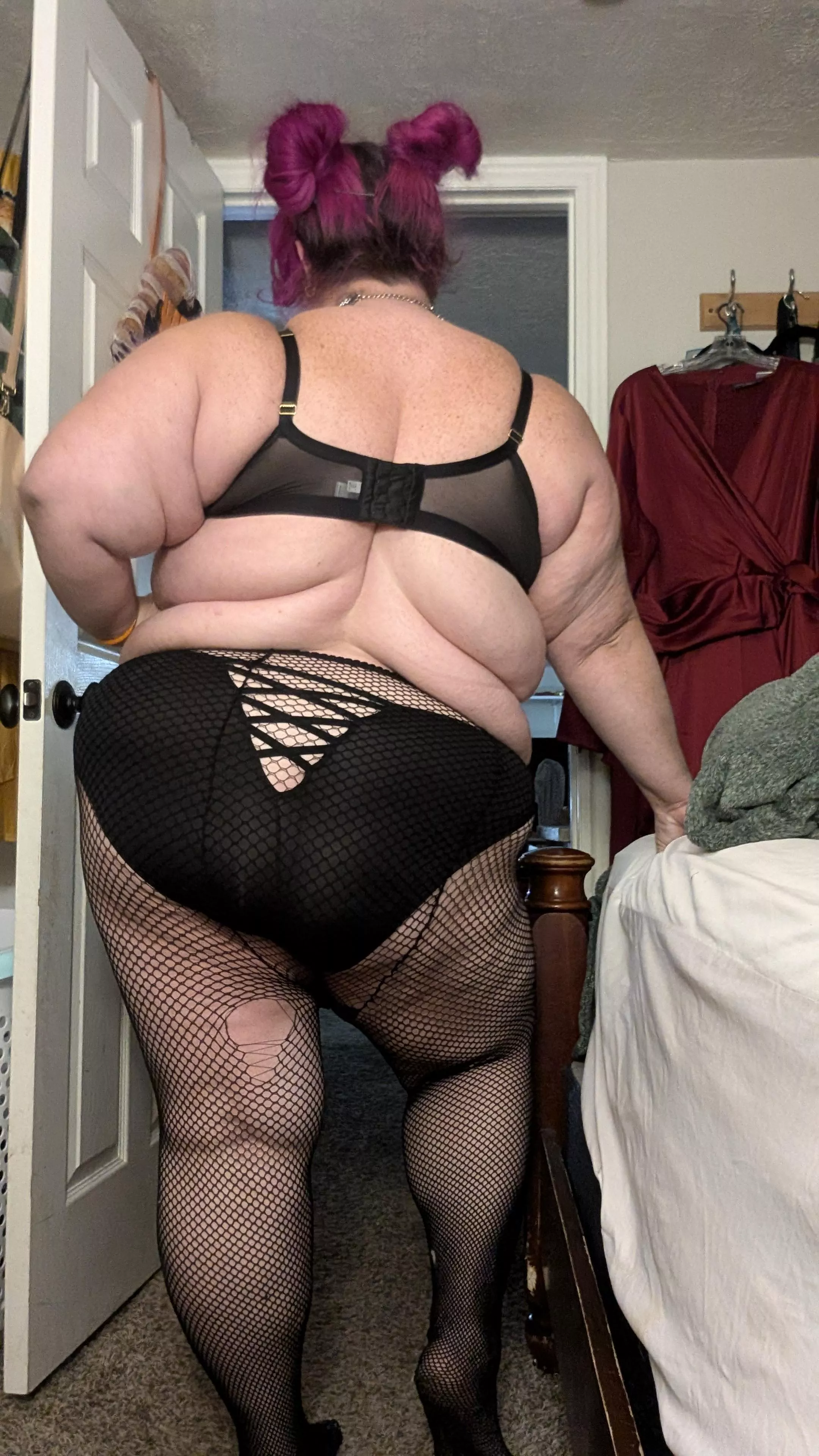 Oh no, a hole in my stockings... Would be a shame if someone ripped them off of me...