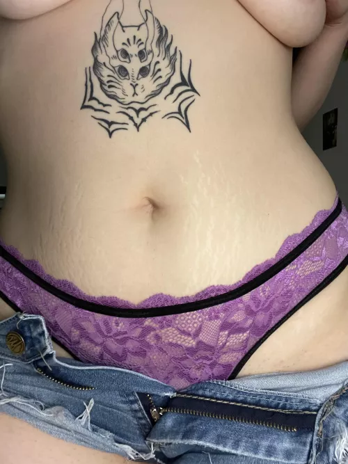 Ohhh decorate my navel please 