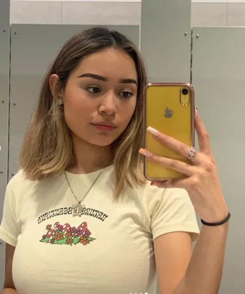 Sending a nudes every guy that upvts, (instantly). Add me on snap: hnbsn20234999 