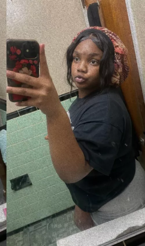 sexy black goddess paying you no mind while you pay me everything👑💋