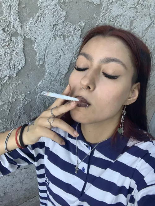 smoker girls are the most cute, don't you think? ;)