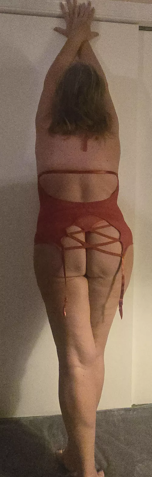 Someone asked to see the backside of yesterday's outfit. 