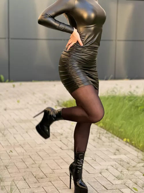 These heels hurt sometimes but i cant stop wearing them 