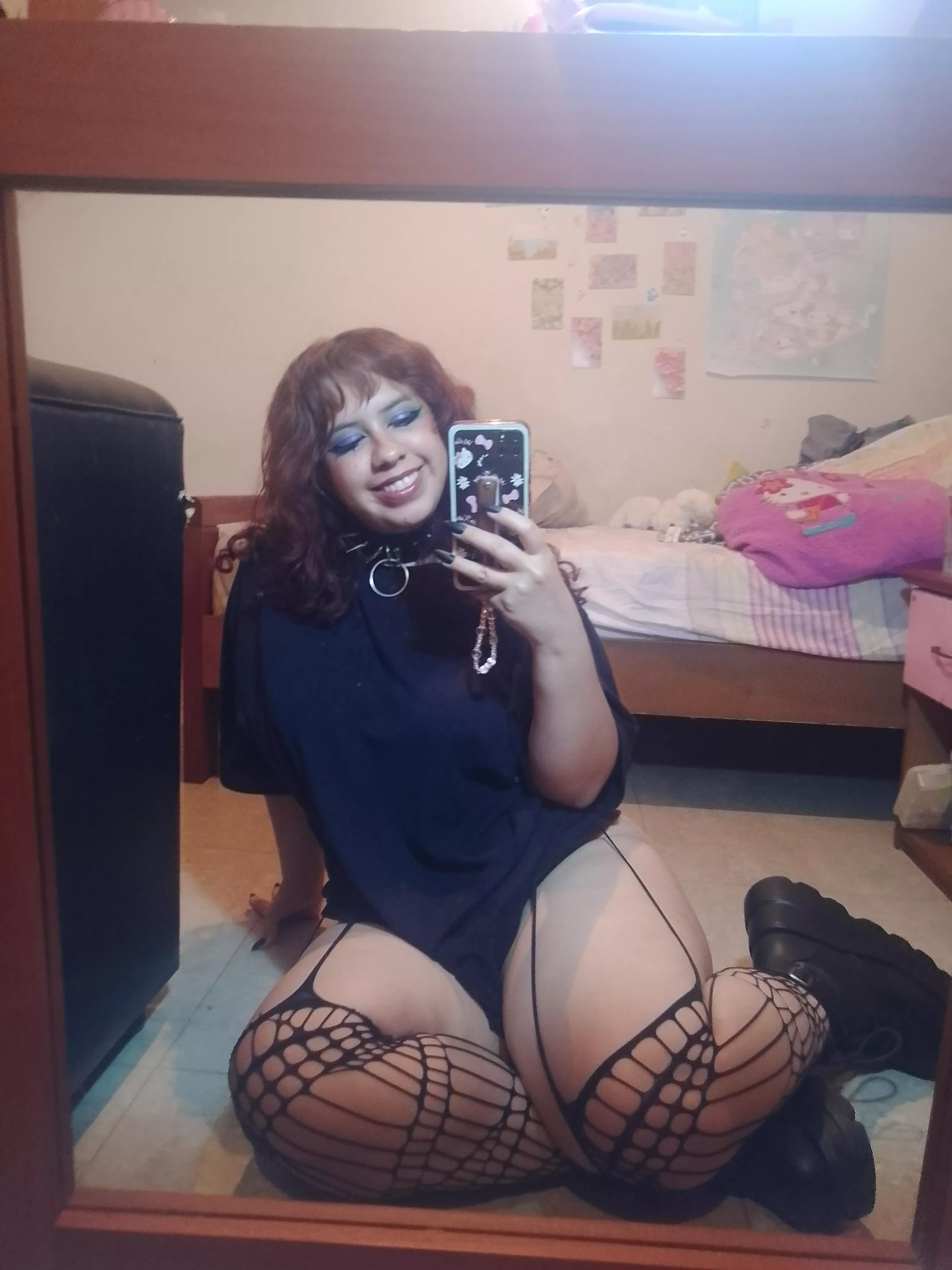 This alternative girl wants to have fun 