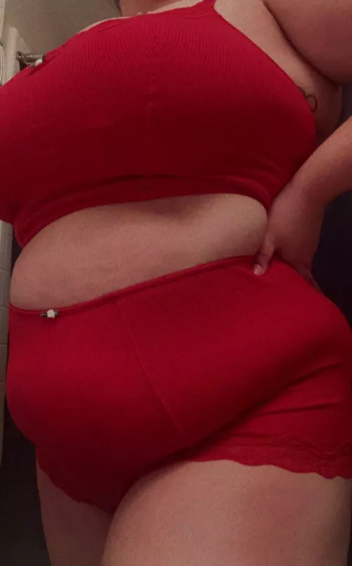 Those 5 boys I ate earlier making me look so nice and juicy {f}