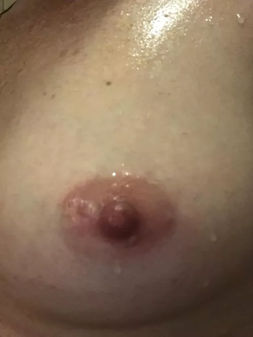 Titty Tuesday... staring right at ya😘