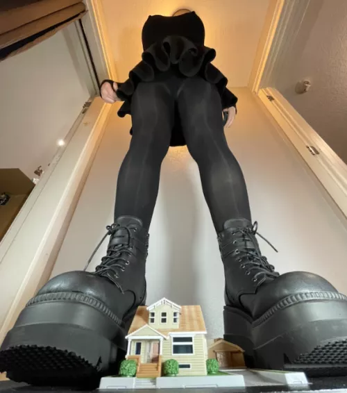 Too scared to come out? What are you waiting for~ [@beeeg_KiraRP]