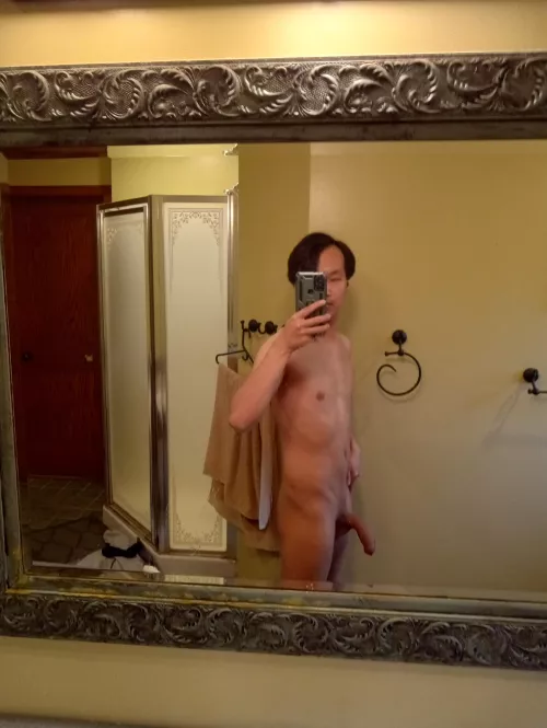 Wanna fuck in the shower? 