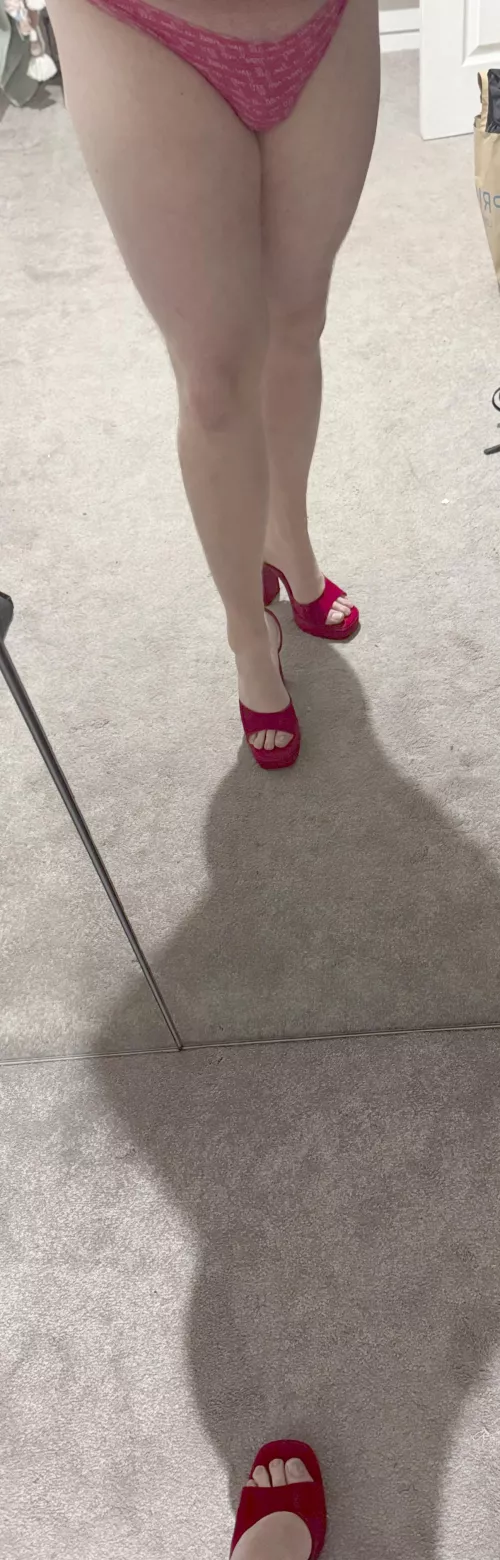 Who doesn’t love red with legs like that