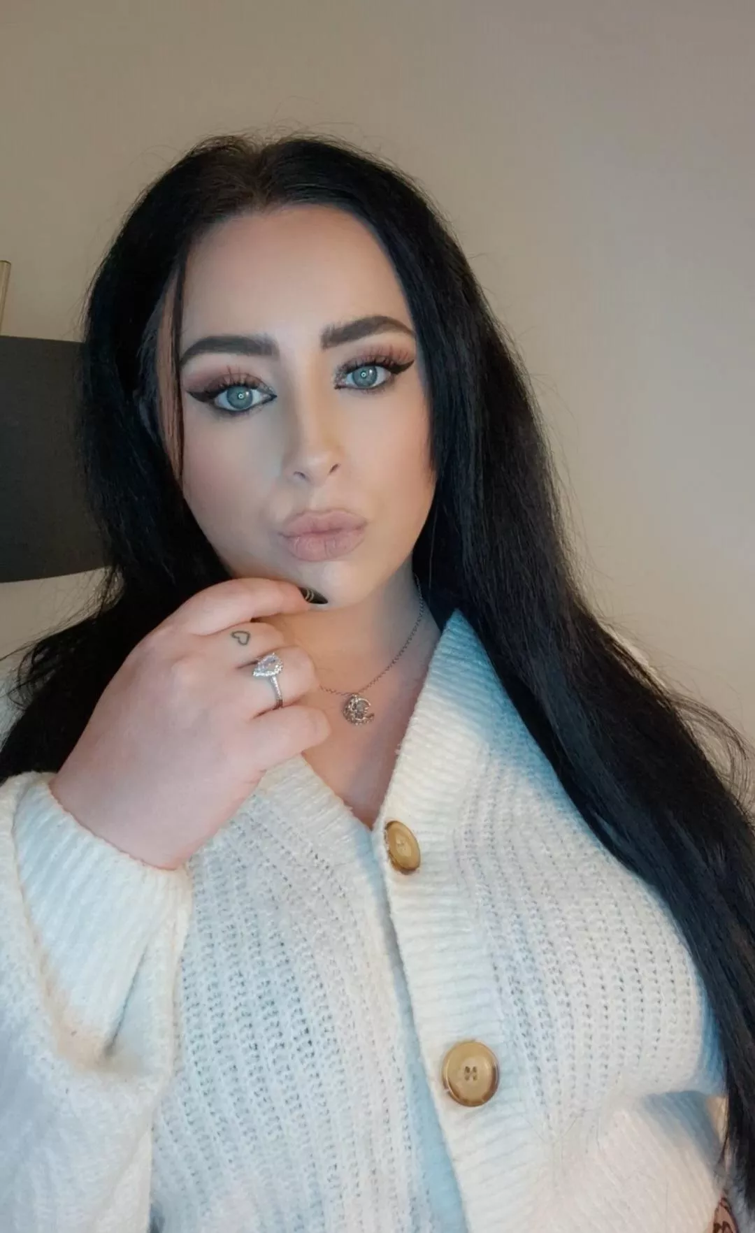 Whos smoking with me 