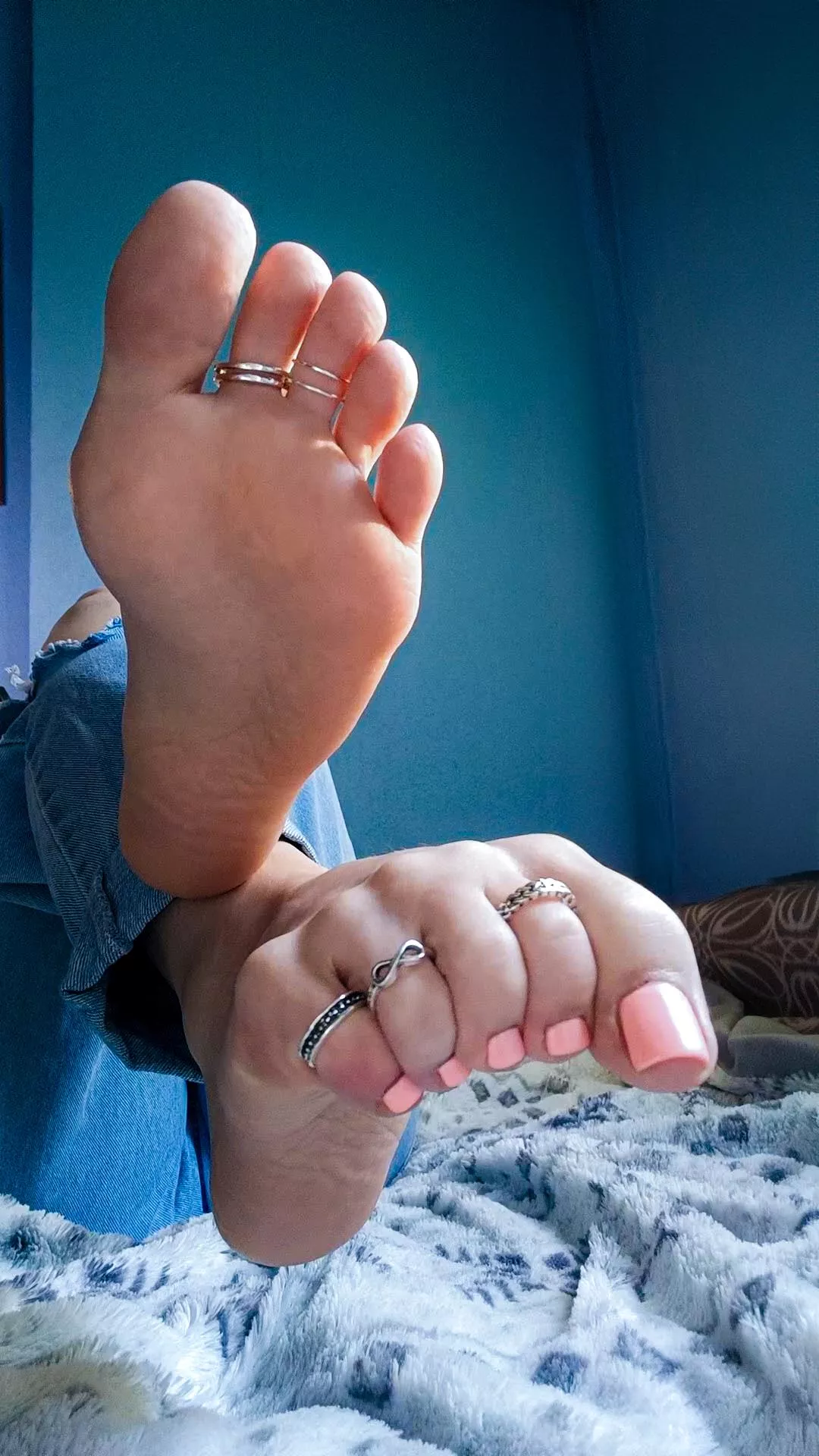 Would you date a polish girl with feet like mine? 😘