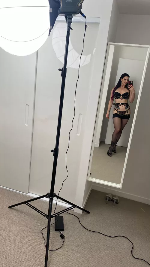 Would you still fuck an old lady like me? 😘🙈