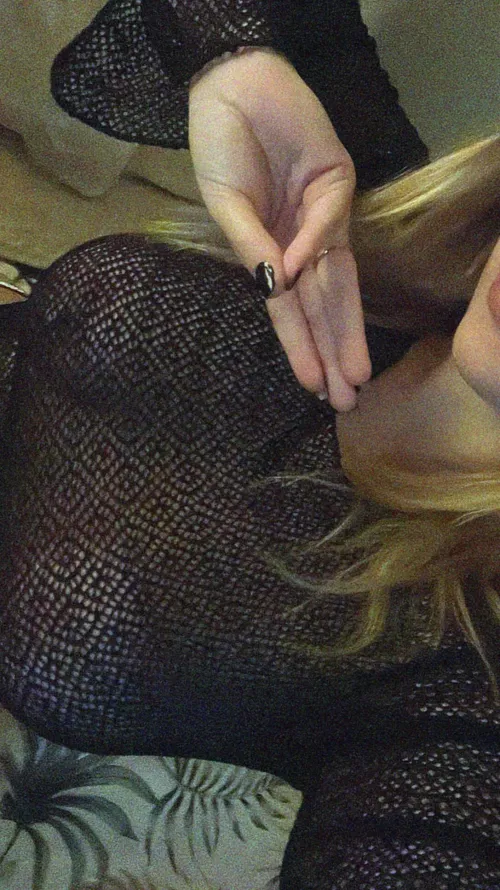 22f please don't get distracted