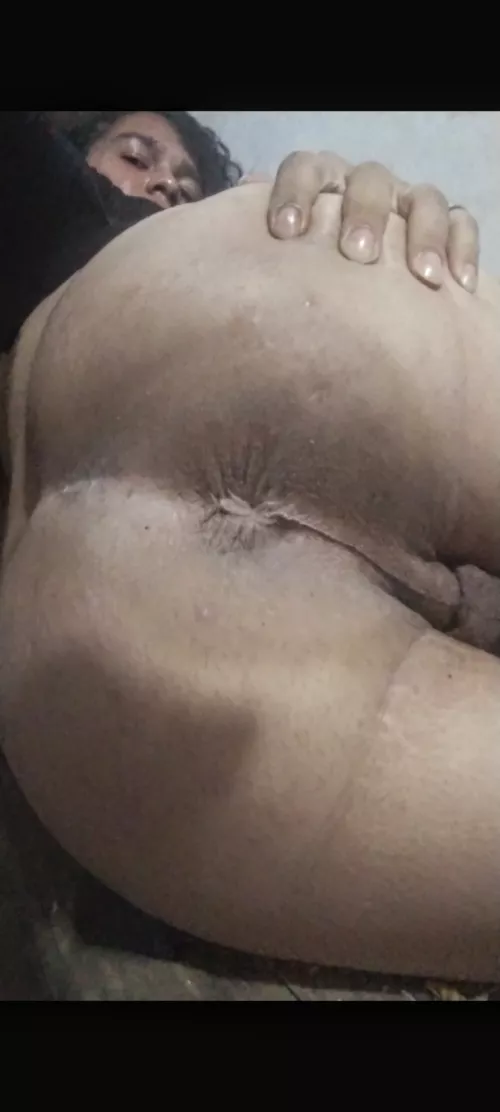 Abrindo o bumbum pra selfie, gostaram?