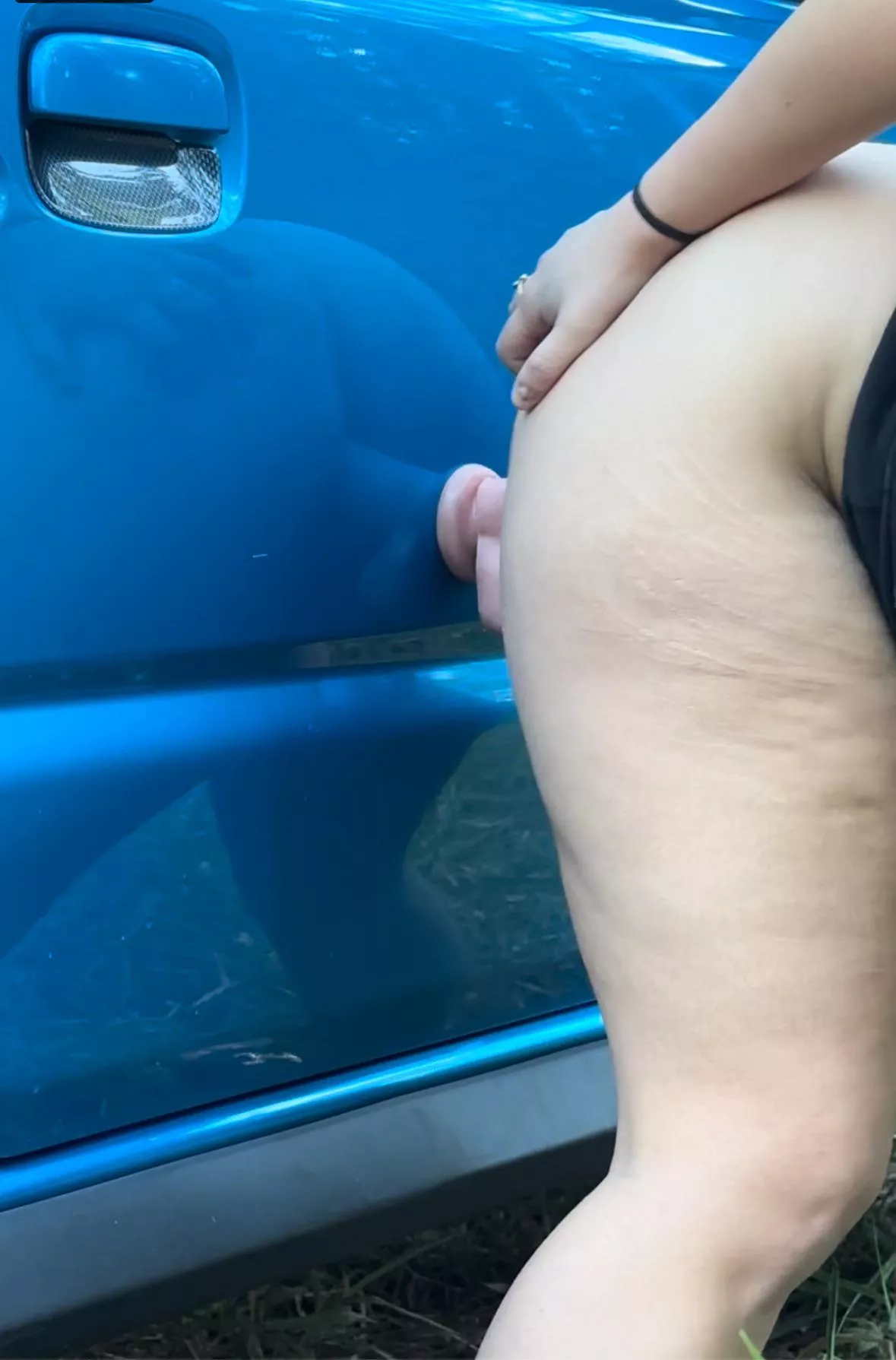 Boink boink. It’s more liberating outside and against the jimny 😜 🚙