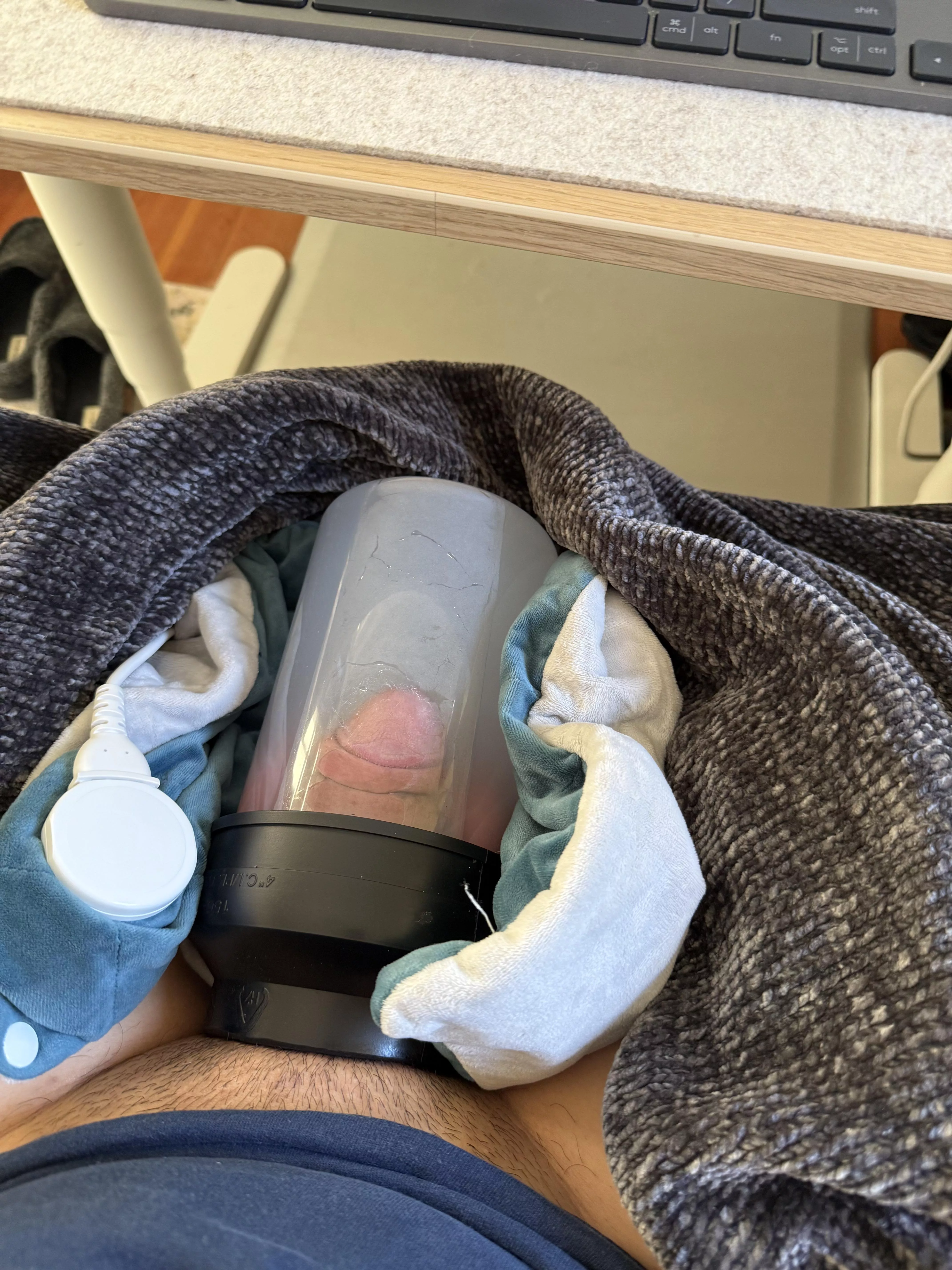 Feeling cozy in my WFH pump setup. 