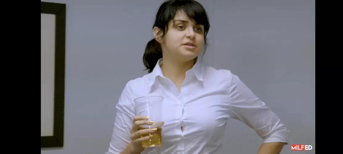 Help to find her name!