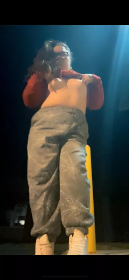 I got arrested recently and someone hmu saying “they wanted to see what felon pussy felt like”🤣