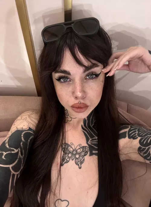 i hope you're into goth girls