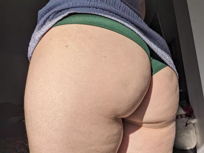 Just a little look up my skirt.. 🤭