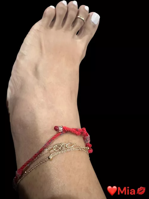 Love this anklet 🔥was asked about the symbol at the hotel bar Wed night. Fun conversation🩷💕💋Mia