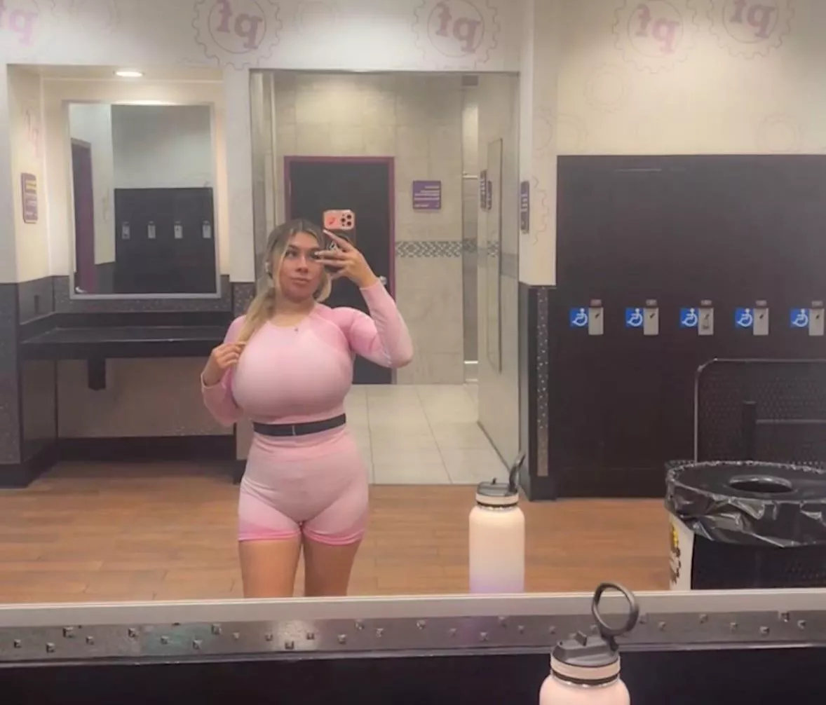 Massive in pink 😮😳