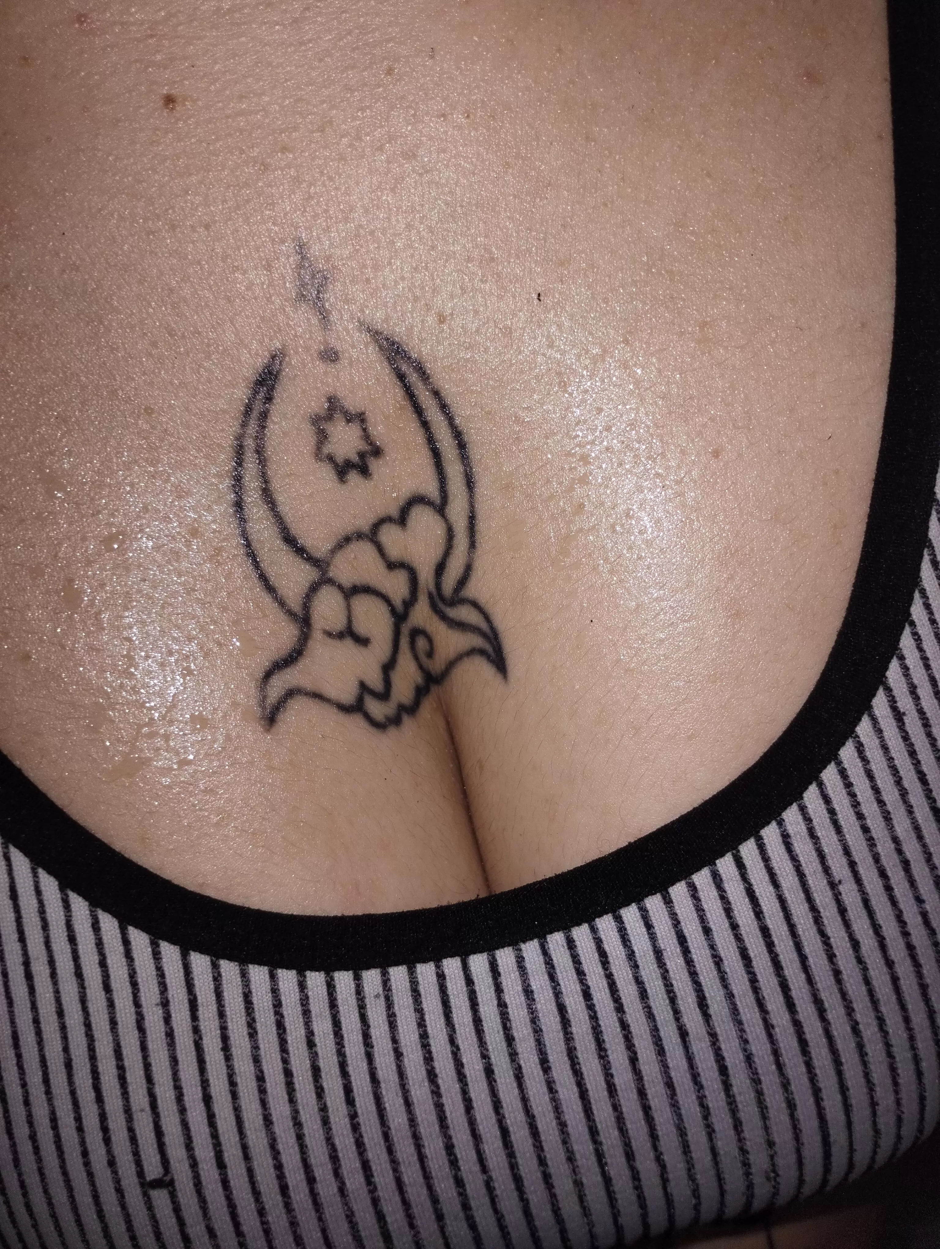 My tits are really sweat AND salty wanna lick? [Hs] 