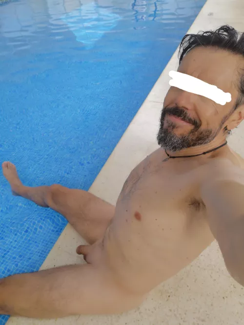 Naked by the swimming pool, little boy pp