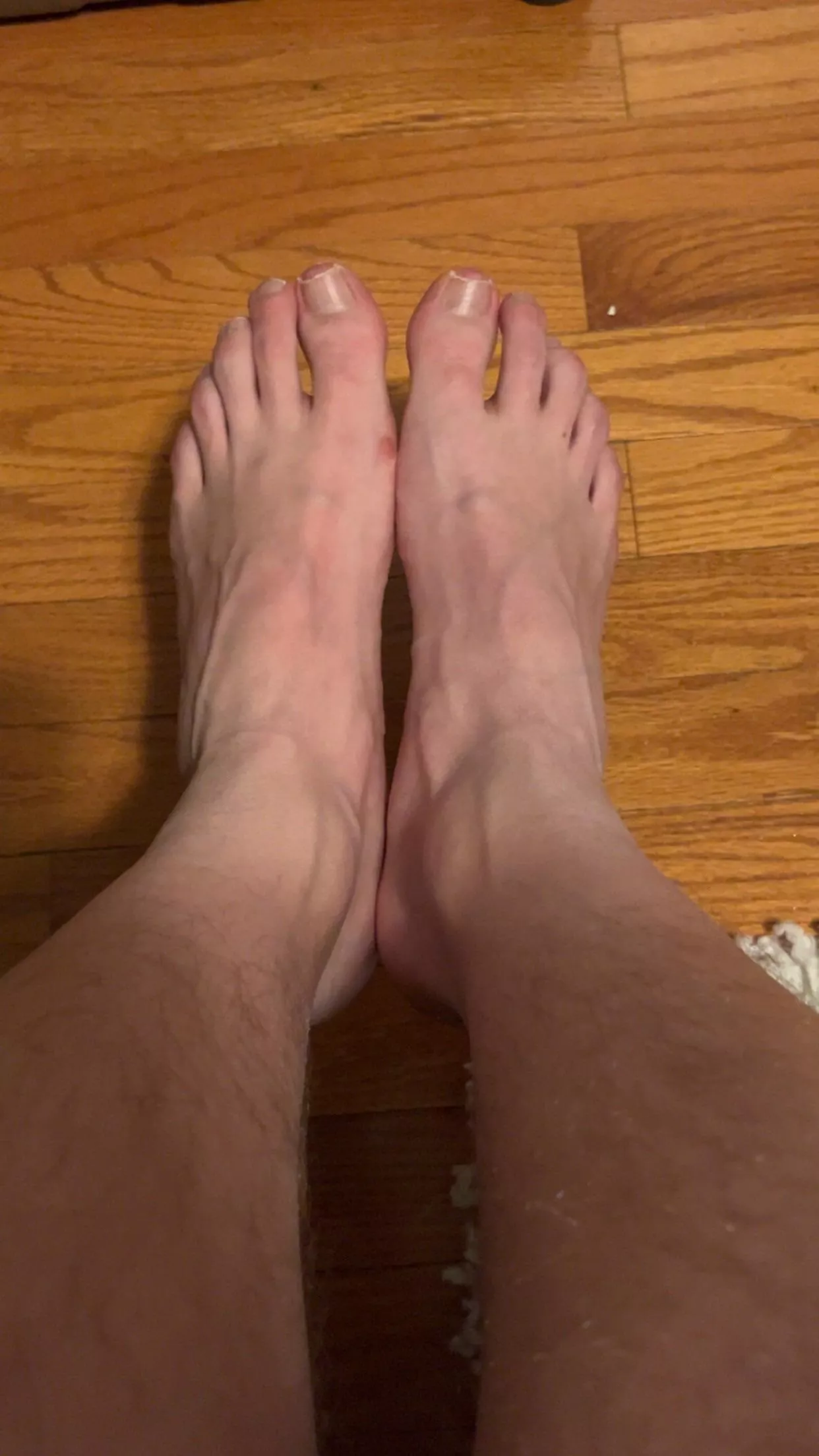 New here! Hope you like my twink feet 