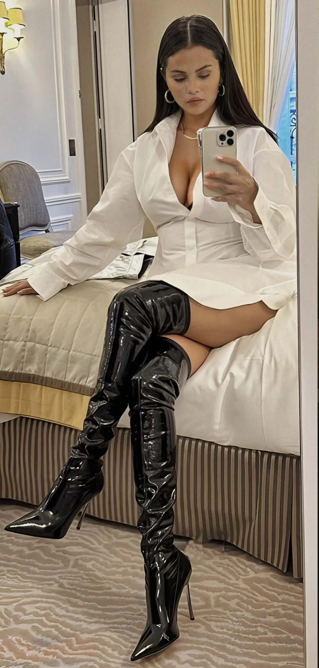 Selena Gomez in overknees