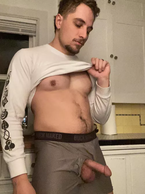 Taking nudes in the kitchen again 🤷‍♀️