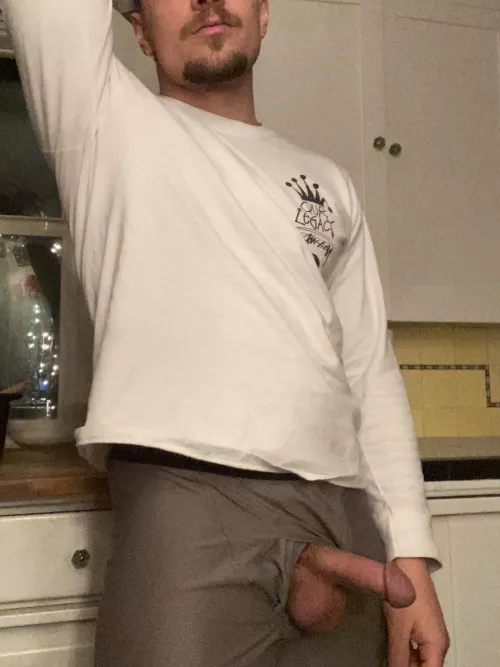 Taking nudes in the kitchen again 