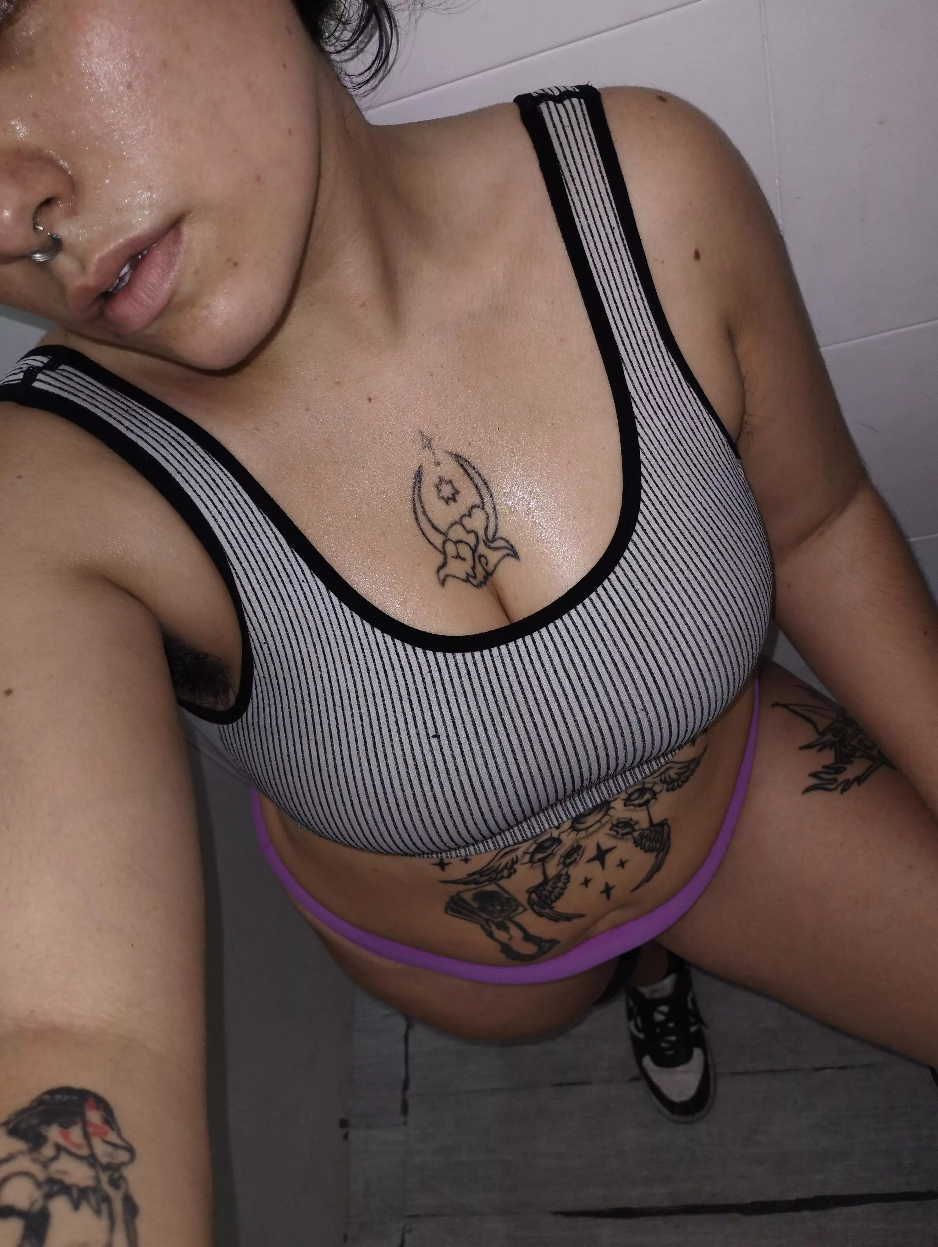 Wanna lick my sweat? It's so salty [Hs]