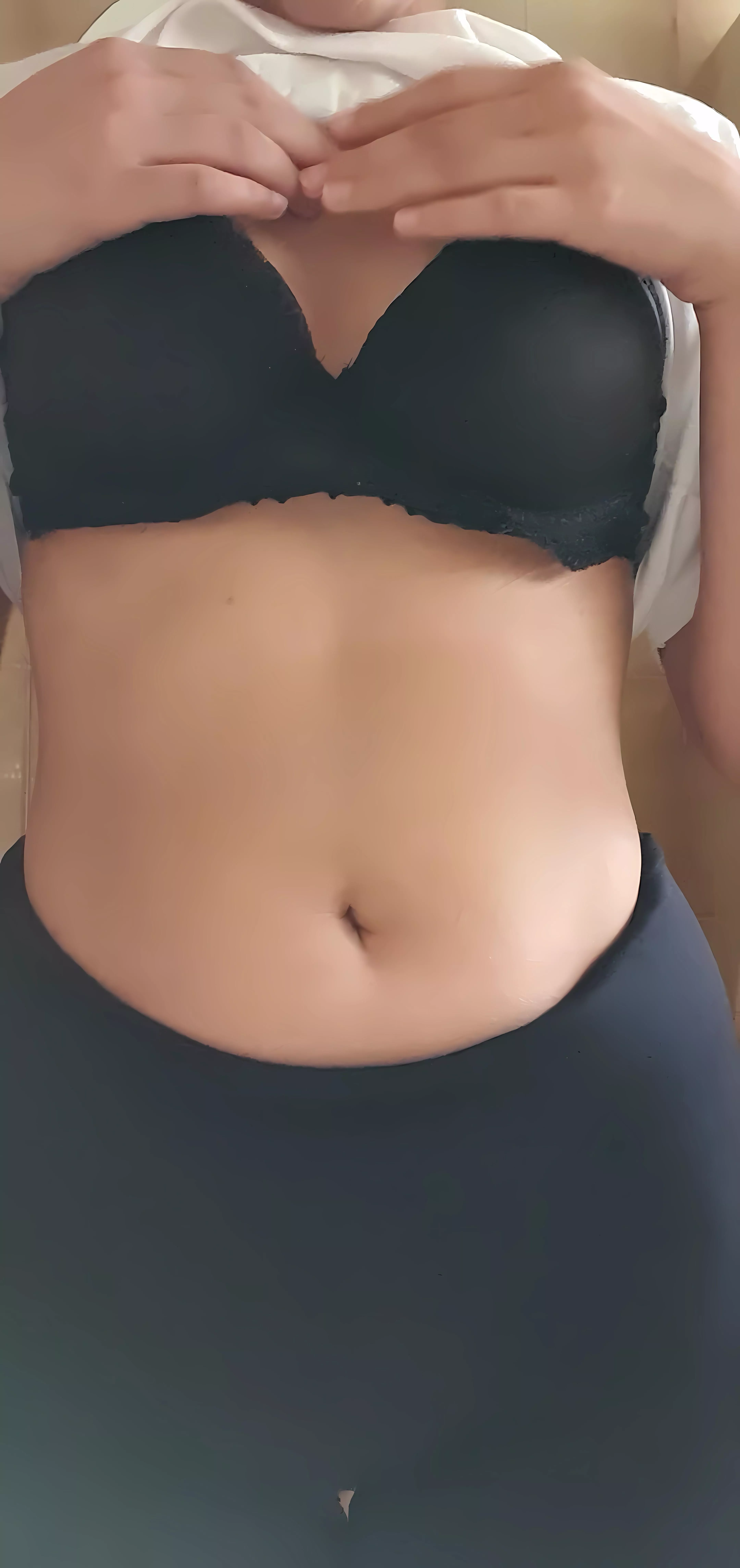 Wanted To Show Off My Belly Button 💋