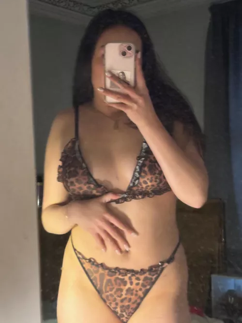 18F need an older dadddy to spoil me and make me feel wanted and secure while i'm in the city soon! lmk if you're interested