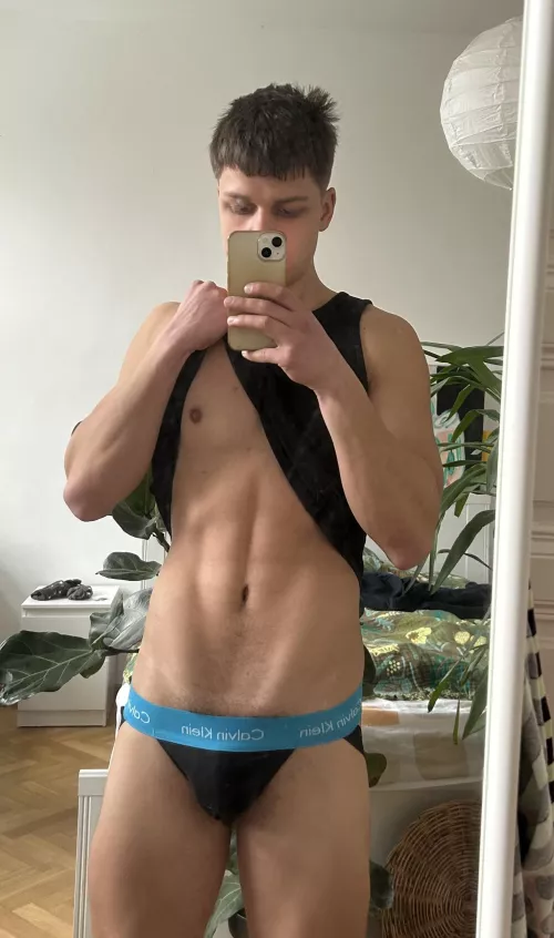 (20)How do I look in that jock?