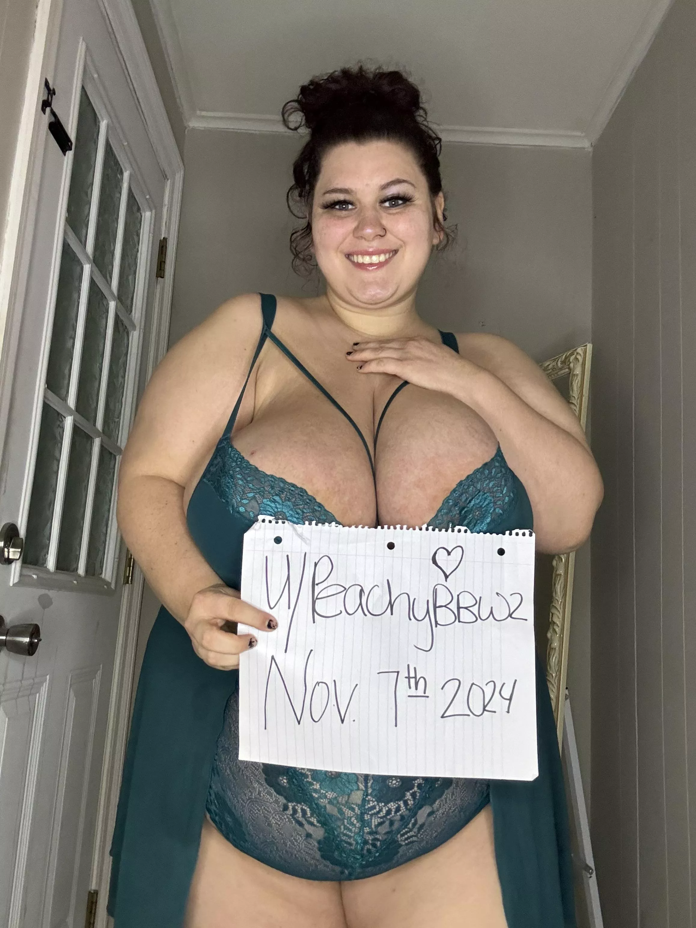 25F offering FaceTime! Tele - lunastarr89 or dm me! 