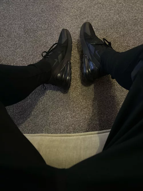 26 uk lad. Come service these