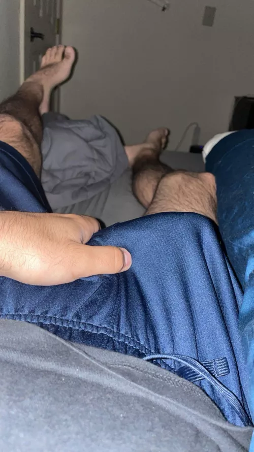 27. Looking for a sexting Buddy, or jerk off buddy. Hit me up!