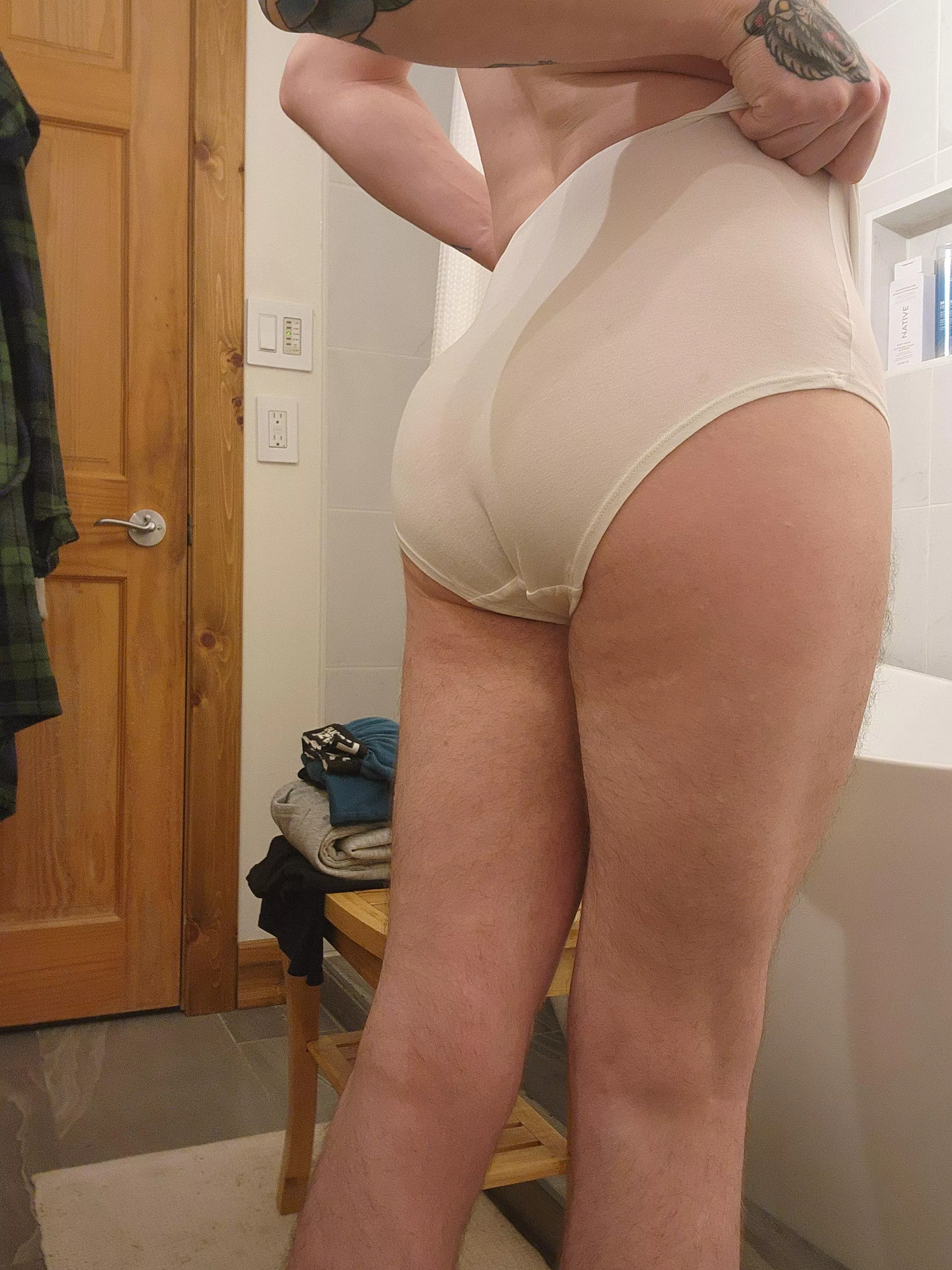 28m looking for some regular fun when I go to Burnaby for school ☺️ dm or comment what you'd like from me 🥰