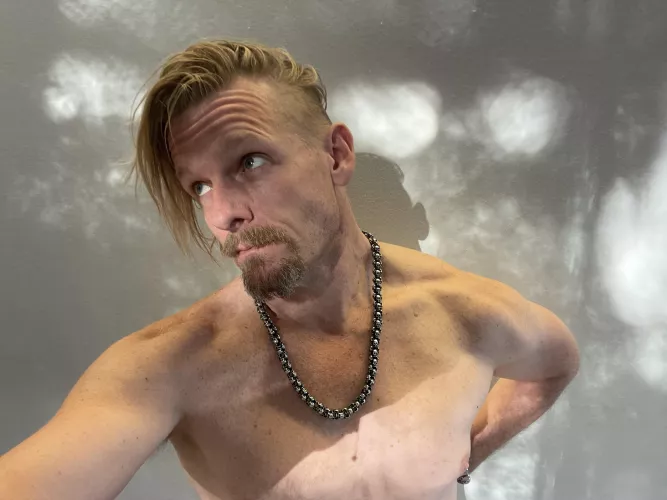 40s male model & erotic masseur in Dallas