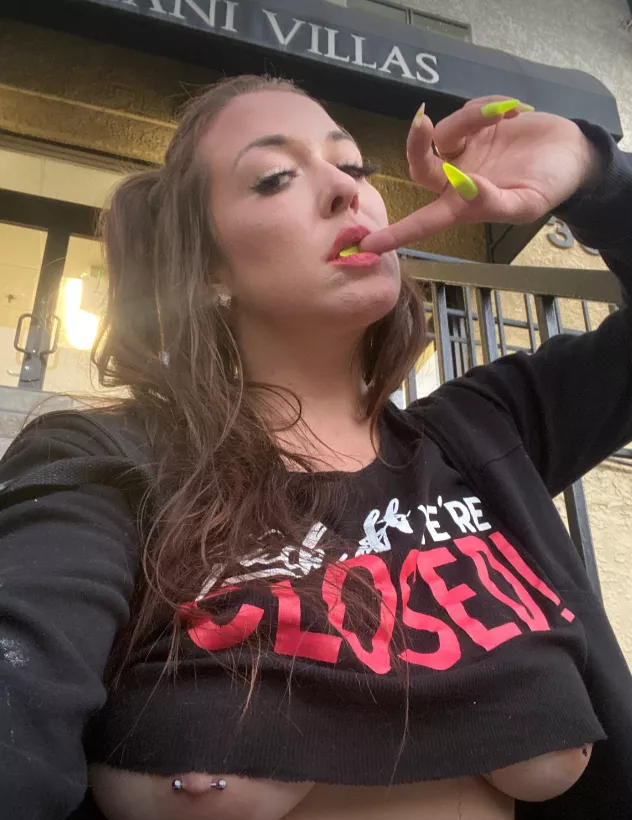 Feeling hot in this selfie