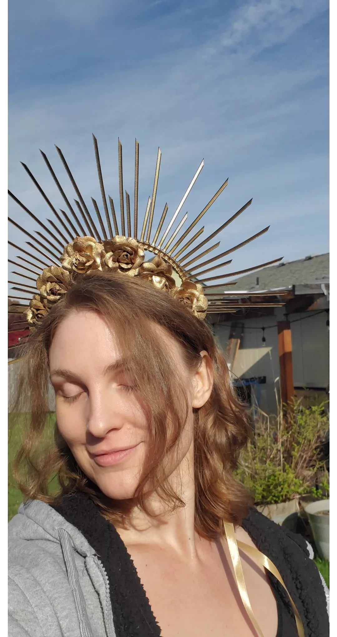 Feeling like a Goddess in my new golden crown 👑