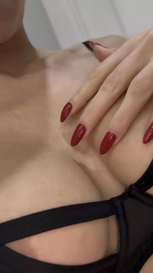 Fresh nails, fresh feels