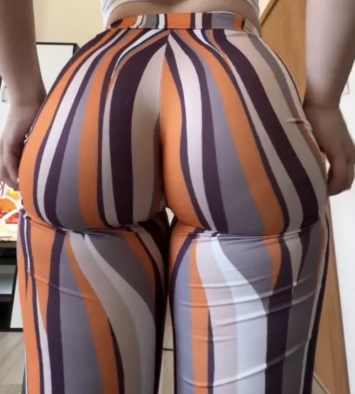 Happy Friday everyone :) Who likes my work outfit?