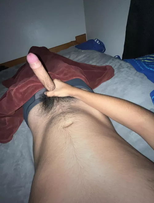 HMU wanna sext with some one ( have to send nudes to )